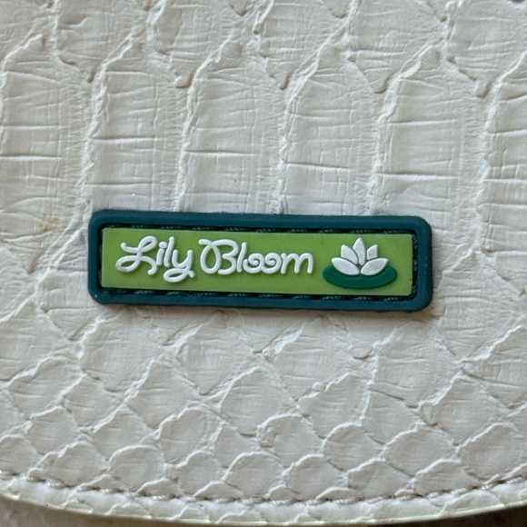 Lily Bloom Crossbody Bag Fish Design Layered Scales Adjustable Strap - Picture 7 of 10